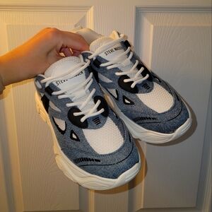 Steve Madden Sneakers